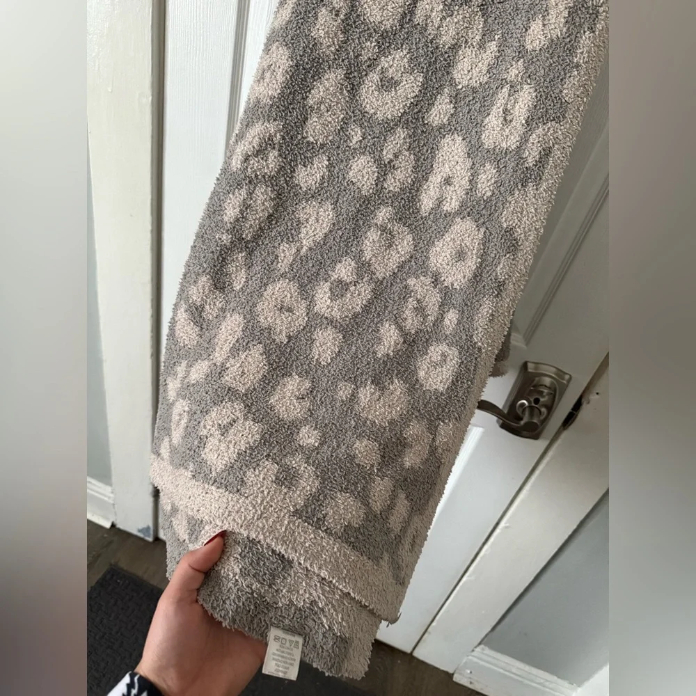 Mud Pie Grey And Cream Leopard Throw Blanket